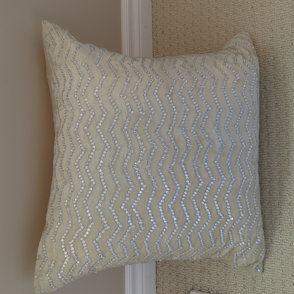 Decorative Pillow Cover (cover only, no pillow included) - Picture 2 of 8